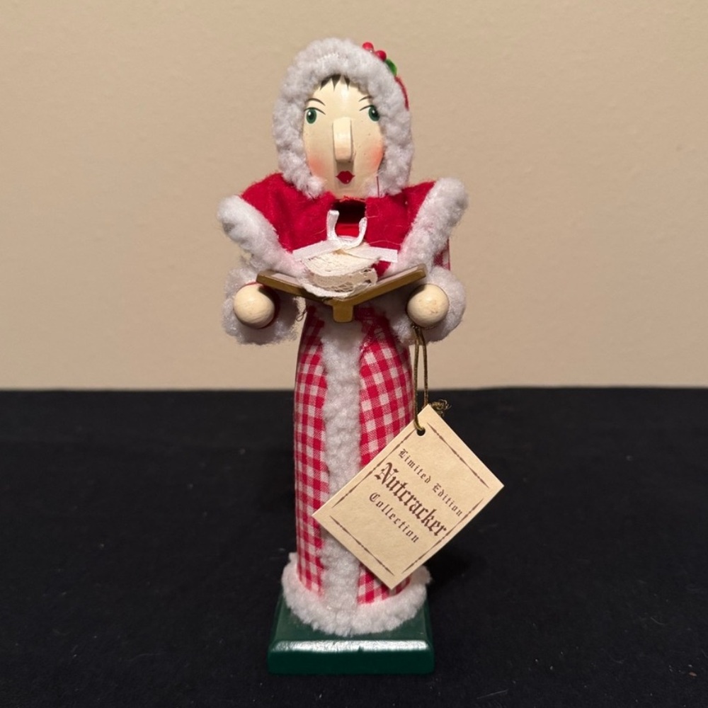 Nutcracker | Limited Edition Red & White Holiday Caroler Nutcracker